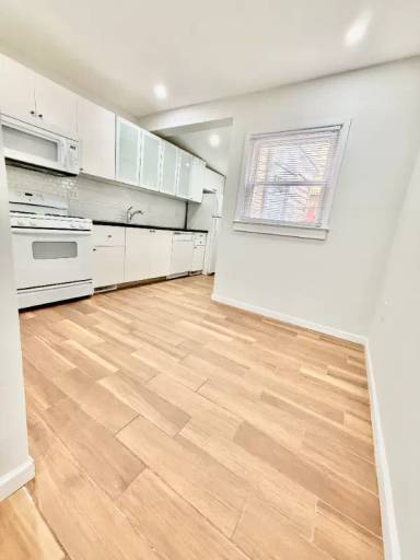 Main picture of 2606 E Madison St