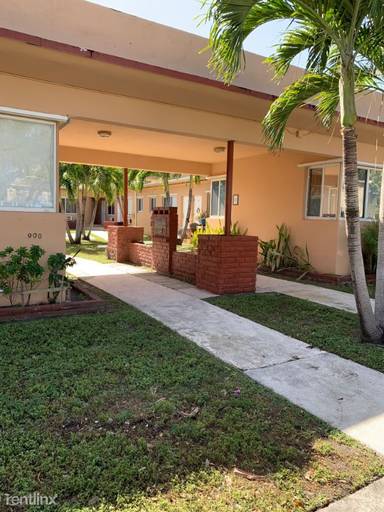 Main picture of 900 SW 3rd St