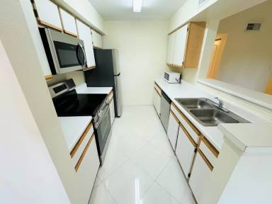 Main picture of 2405 NW 33rd St