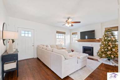 Main picture of 833 S 60th St