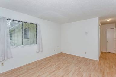 Main picture of 3012 E 1st St N