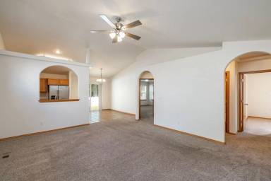 Main picture of 9408 N Oak St