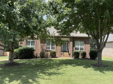 Main picture of 211 Lakeside Park Dr