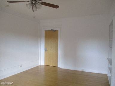 Main picture of 40 E Oak Apartments