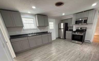 Main picture of 28 Elm St