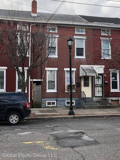 Main picture of 711 S Clinton Ave