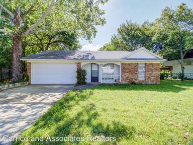 Main picture of 404 Brockett St