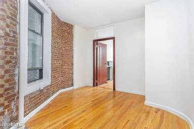 Main picture of 114 W 109th St