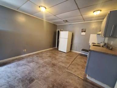 Main picture of 105 S Moore Ave