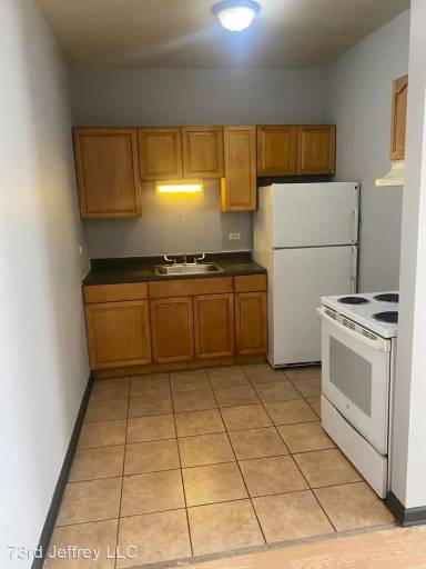 Main picture of 7254 S Jeffery Blvd Apartments