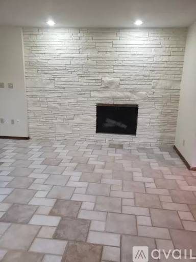 Main picture of 1727 E Pinecrest Rd