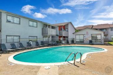 Main picture of 3121 E Park Row Dr