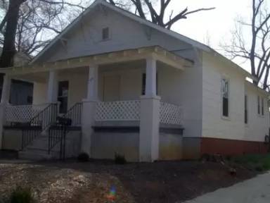 Main picture of 104 E Monmouth St