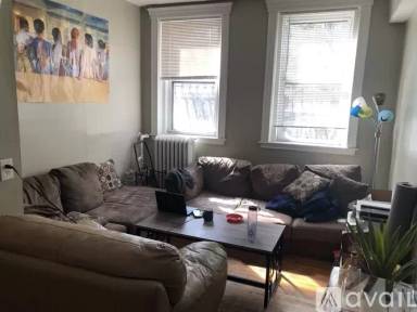 Main picture of 352 Riverway