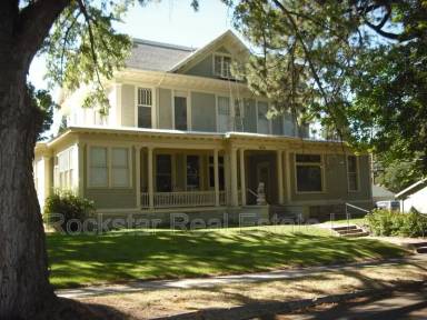 Main picture of 924 S Maple St