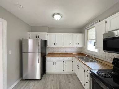 Main picture of 2742 Shelby St