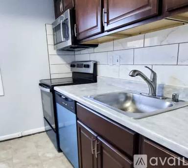 Main picture of 7165 Cross St