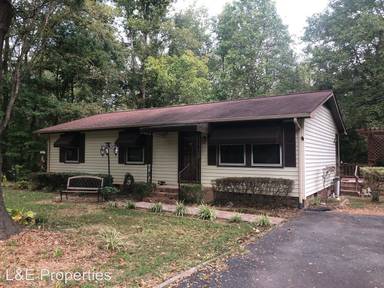 Main picture of 724 Woodlawn Ave