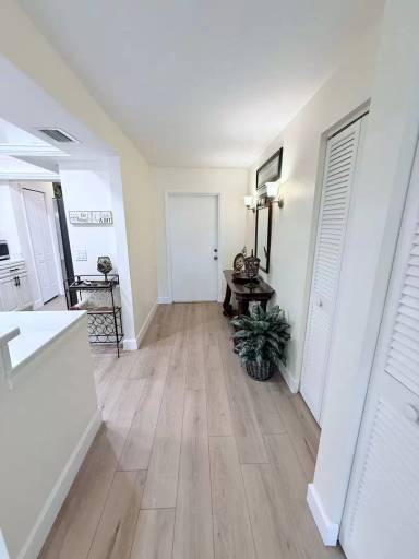 Main picture of 7004 W Country Club Dr N