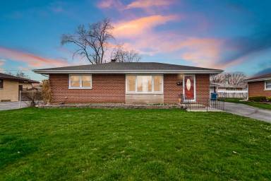 Main picture of 944 N Jay St