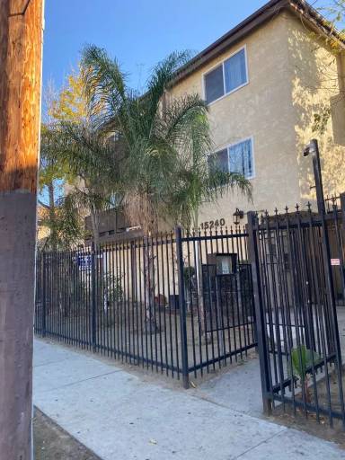 Main picture of 15240 Nordhoff St