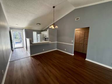 Main picture of 105 Shoals Dr