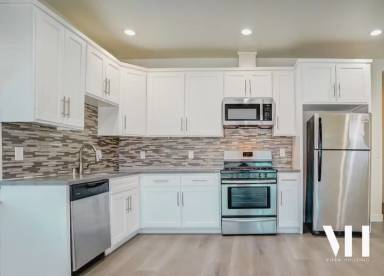 Main picture of 3578 S Budlong Ave