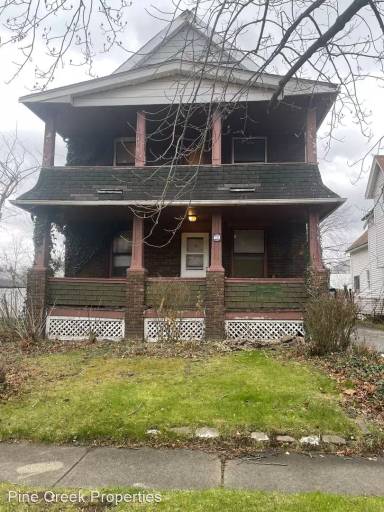 Main picture of 713 E 156th St
