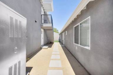 Main picture of 1603 Vuelta Grande Ave