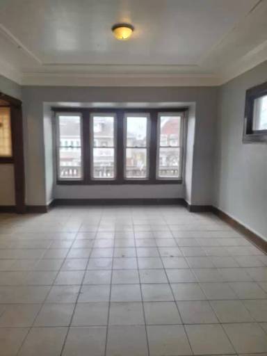 Main picture of 2431 W Auer Ave
