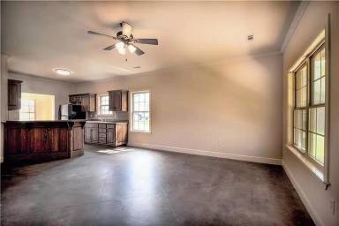 Main picture of 1834 W Creekmore Dr