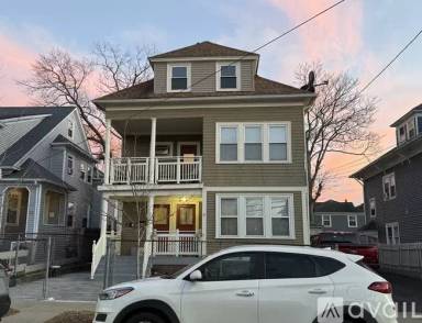 Main picture of 154 Gallatin St