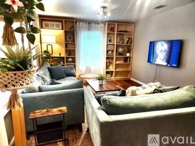 Main picture of 2503 Douglas St