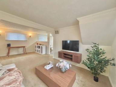 Main picture of 332 Cascade Pl