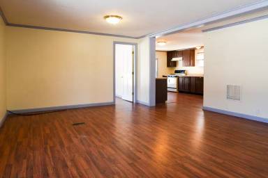Main picture of 40 Clover Ln