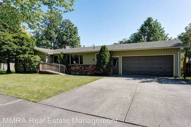 Main picture of 913 Pine St