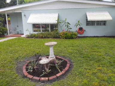 Main picture of 117 SE Solaz Ave