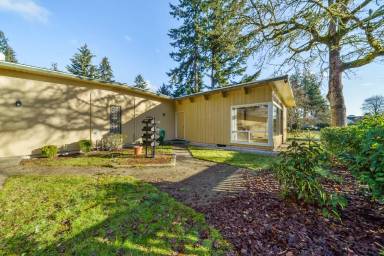 Main picture of 9613 Lake Steilacoom Dr SW