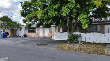 Main picture of 1017 NE 9th Ct