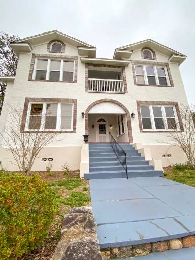 Main picture of 1724 E La Rua St