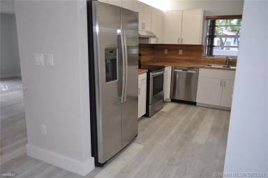 Main picture of 13492 SW 38th Ln