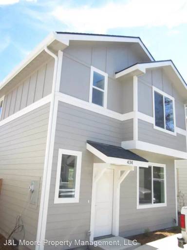 Main picture of 404 Oak St
