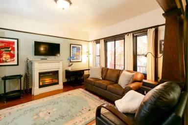 Main picture of 747 10th Ave