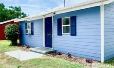 Main picture of 279 NE Ark Pl