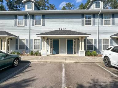 Main picture of 2950 SW 35th Pl