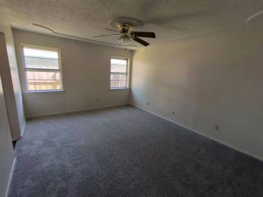 Main picture of 5541 Wood View St