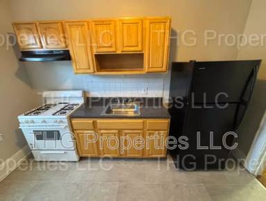 Main picture of 490 Tremont Ave