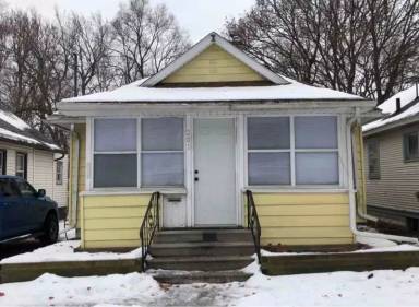 Main picture of 201 W Palmer Ave