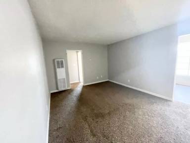 Main picture of 4466 Winona Ave