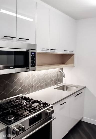Main picture of 250 East Houston
